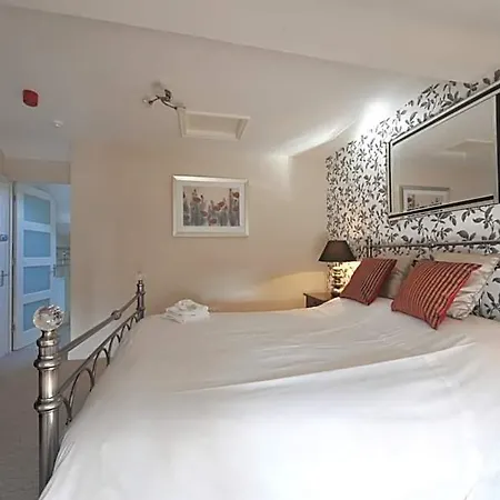 Priory Hotel 3*