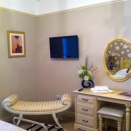 Priory Hotel 3*